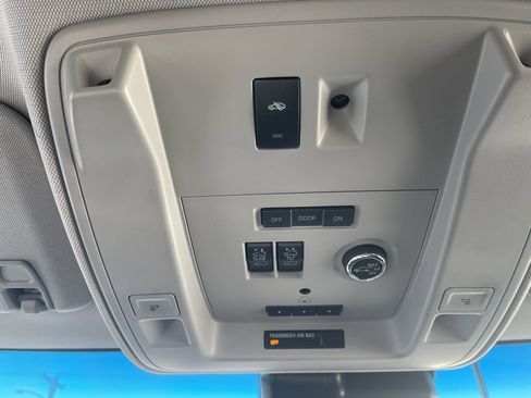 Used 2019 GMC Yukon Denali w/ Denali Ultimate Package image 32