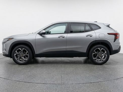 Used 2025 Chevrolet Trax LT FWD image 5