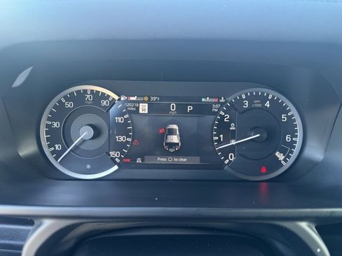 Used 2023 Land Rover Defender 110 X-Dynamic SE image 15