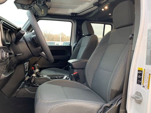 Used 2025 Jeep Wrangler Sport S image 25