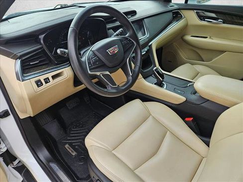 Used 2017 Cadillac XT5 FWD image 9