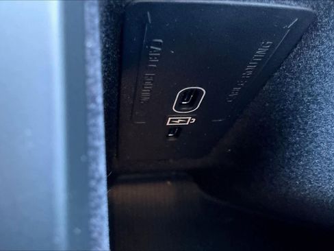 Used 2025 Volvo XC60 B5 Core w/ Protection Package Premier image 36