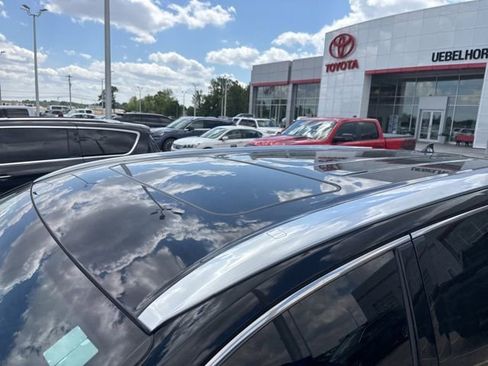 Used 2018 Toyota Highlander XLE AWD/4WD image 3