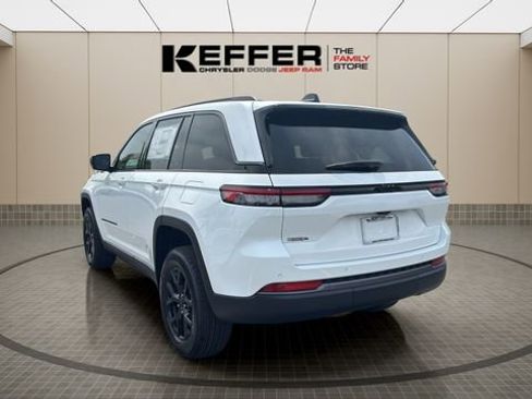 New 2026 Jeep Grand Cherokee Altitude RWD image 3
