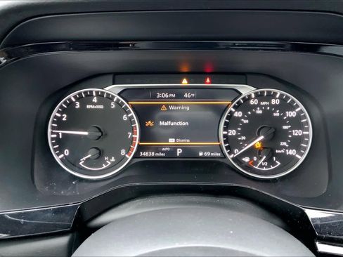 Used 2022 Nissan Pathfinder SV w/ SV Premium Package image 25