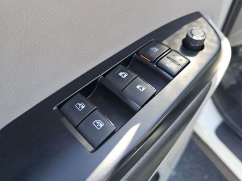 Used 2017 Toyota Highlander XLE w/ Carpet Mat Package AWD/4WD image 29