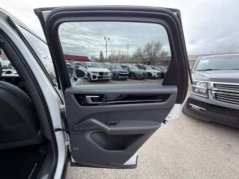 Used 2020 Porsche Cayenne image 10