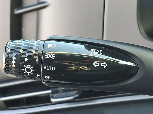 Certified 2025 Hyundai Elantra Sport image 25