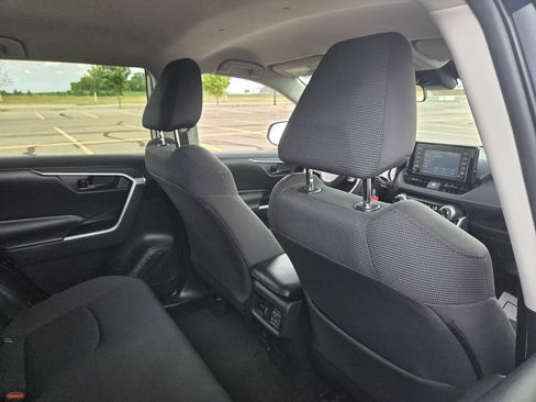 Used 2019 Toyota RAV4 LE w/ Carpet Mat Package AWD/4WD image 37