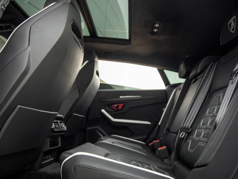 Used 2025 Lamborghini Urus SE image 36