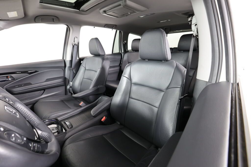 Used 2017 Honda Pilot Touring image 11