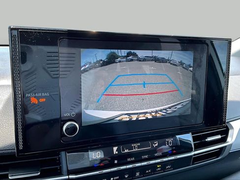 Used 2025 Toyota Sienna LE FWD image 26