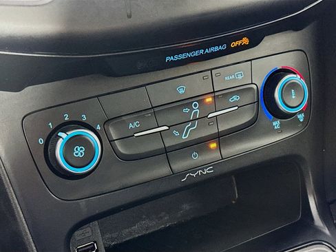Used 2018 Ford Focus SE FWD image 15