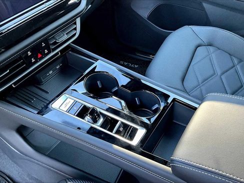New 2026 Volkswagen Atlas Cross Sport SE FWD image 7