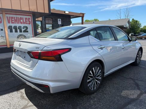 Used 2024 Nissan Altima 2.5 SV FWD image 3
