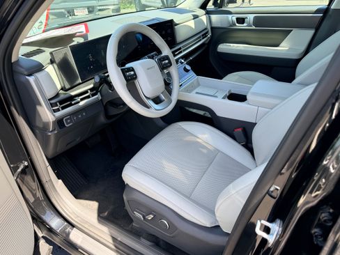 Used 2025 Hyundai Santa Fe SEL AWD/4WD image 14