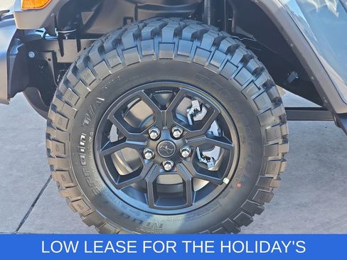 New 2025 Jeep Gladiator Willys image 34