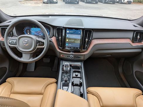 Certified 2023 Volvo XC60 B5 Ultimate image 16