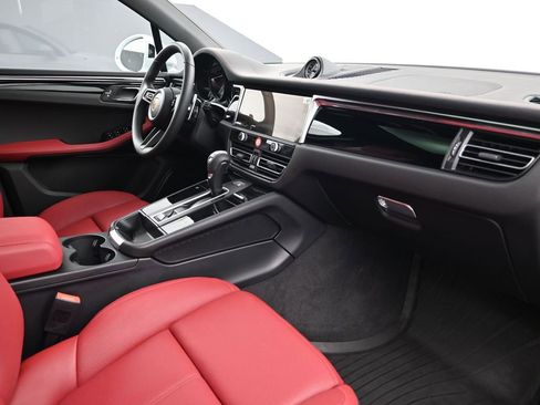 Used 2026 Porsche Macan AWD/4WD image 14