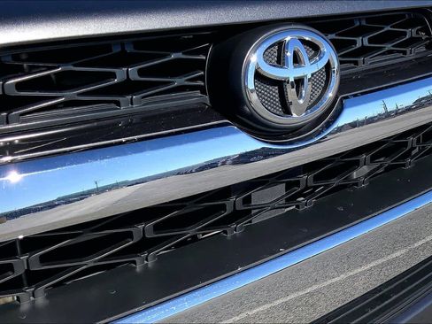 Used 2016 Toyota 4Runner Limited image 28