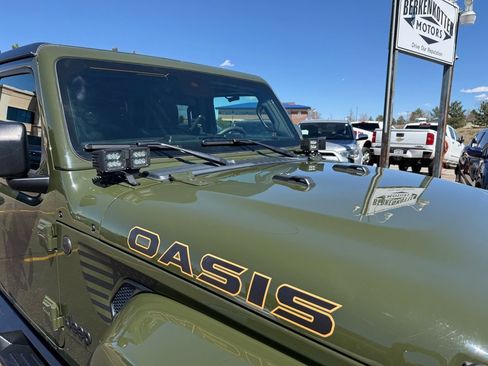 Used 2024 Jeep Gladiator Sport image 19