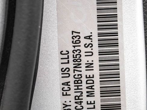 Used 2022 Jeep Grand Cherokee Limited image 46