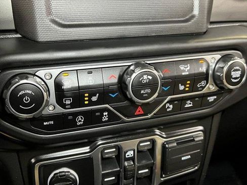 Certified 2021 Jeep Gladiator Overland w/ Cold Weather Group image 41