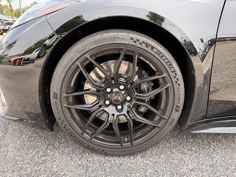 Used 2025 Chevrolet Corvette Z06 RWD image 9