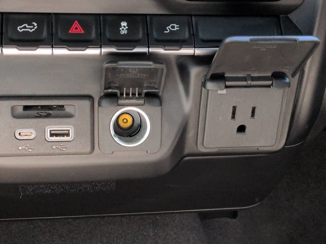 Used 2020 Chevrolet Silverado 2500 LTZ AWD/4WD image 29