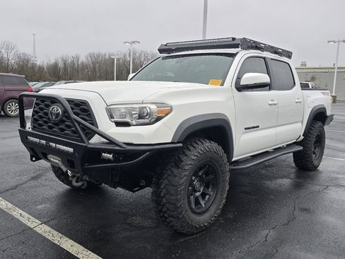 Used 2020 Toyota Tacoma TRD Off-Road image 3