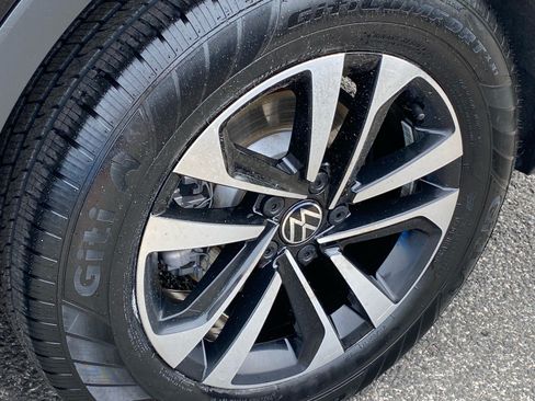 Certified 2024 Volkswagen Tiguan S FWD image 21
