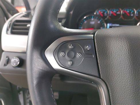 Used 2018 Chevrolet Suburban LT image 23