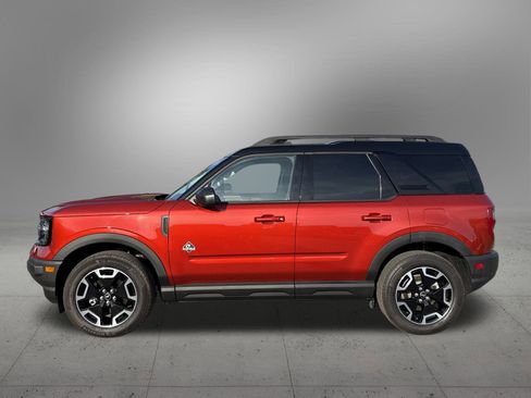 Used 2024 Ford Bronco Sport Outer Banks w/ Tech Package image 2