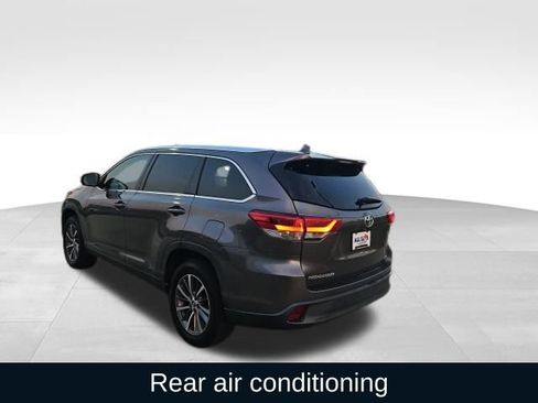 Used 2019 Toyota Highlander XLE image 3