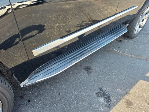 Used 2019 Cadillac Escalade Luxury AWD/4WD image 15