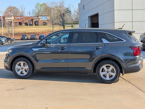 Used 2023 Kia Sorento LX image 12
