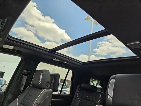 Used 2025 Cadillac Escalade Sport Platinum w/ LPO, ONYX Package AWD/4WD image 9