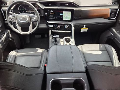 Used 2025 GMC Sierra 1500 Denali w/ Denali Reserve Package AWD/4WD image 10