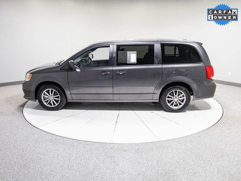 Used 2016 Dodge Grand Caravan SE image 30
