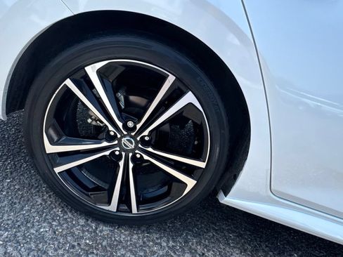 Used 2023 Nissan Sentra SR w/ SR Premium Package FWD image 9