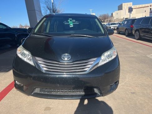 Used 2015 Toyota Sienna XLE image 4