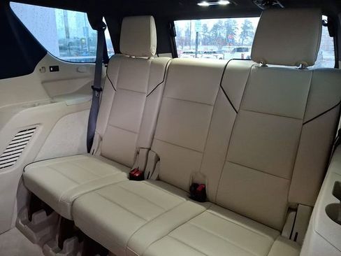 Used 2022 Cadillac Escalade Premium Luxury w/ Performance Package image 9