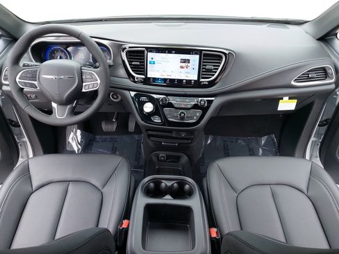 New 2026 Chrysler Pacifica Select image 9