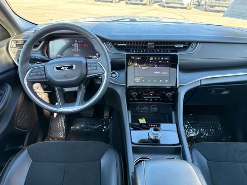 Used 2024 Jeep Grand Cherokee Altitude image 15