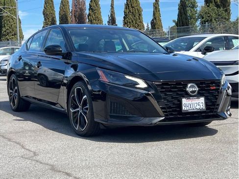 Used 2023 Nissan Altima 2.5 SR FWD image 3