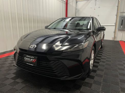 Used 2025 Toyota Camry LE FWD image 9