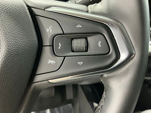 Used 2025 Chevrolet Trax LT w/ LT Convenience Package FWD image 31