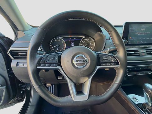 Used 2020 Nissan Altima 2.5 SR w/ Premium Package image 10