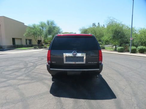 Used 2011 Cadillac Escalade ESV AWD image 12