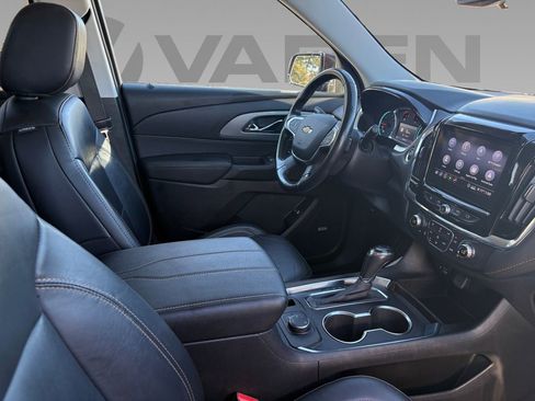 Used 2020 Chevrolet Traverse LT w/ LT Premium Package image 9